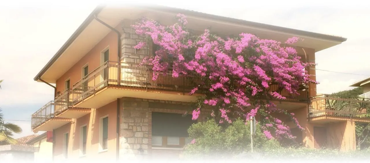 Residenza Bouganville 토리델베나코